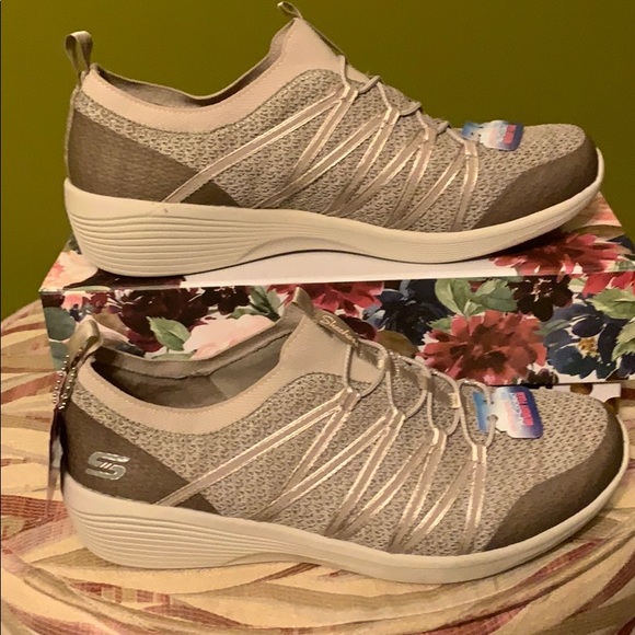 skechers arya slip on